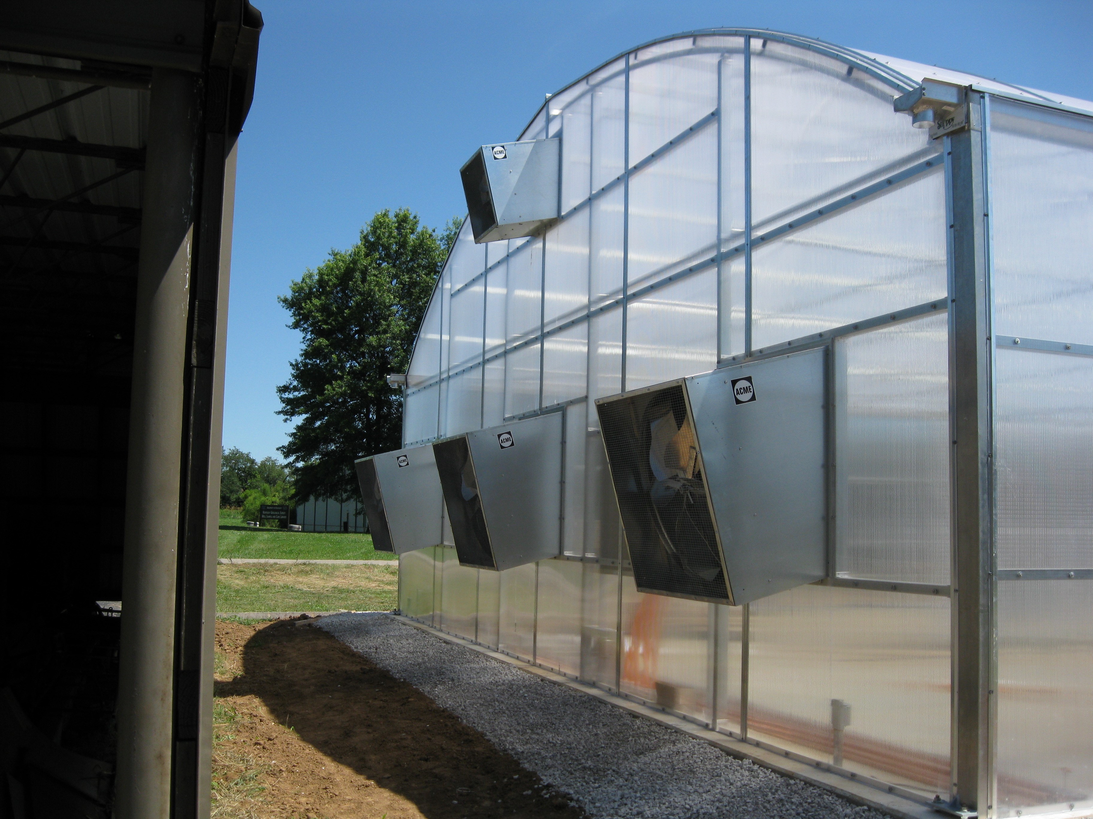 Choosing Greenhouse Ventilation